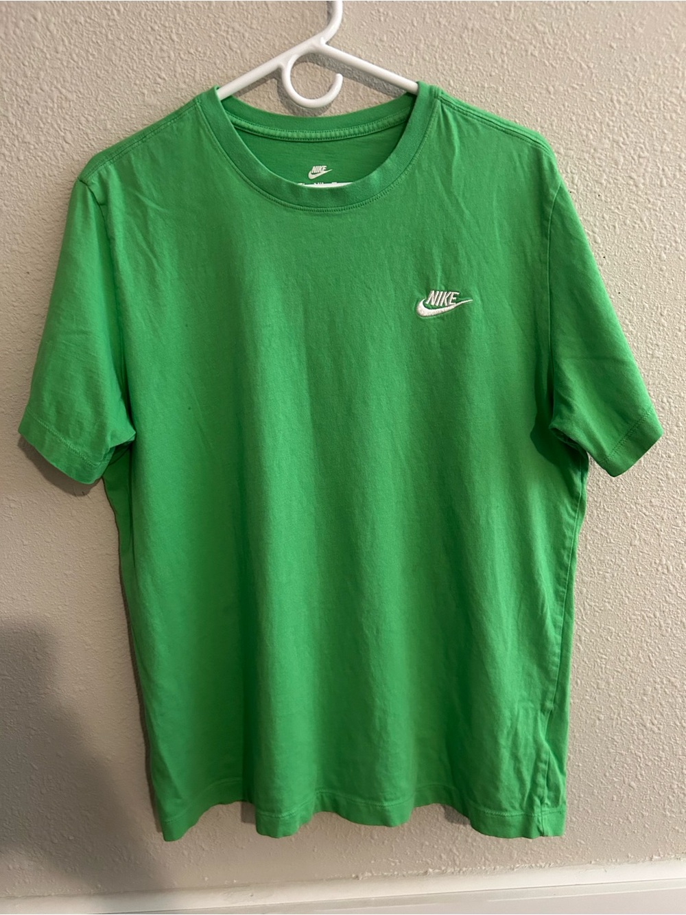 Classic Nike Sportswear Club Men's Short Sleeve T-Shirt